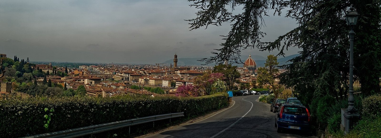 Firenze, Viale Guiseppe Poggi con vista Palazzo Vecchio e Duomo