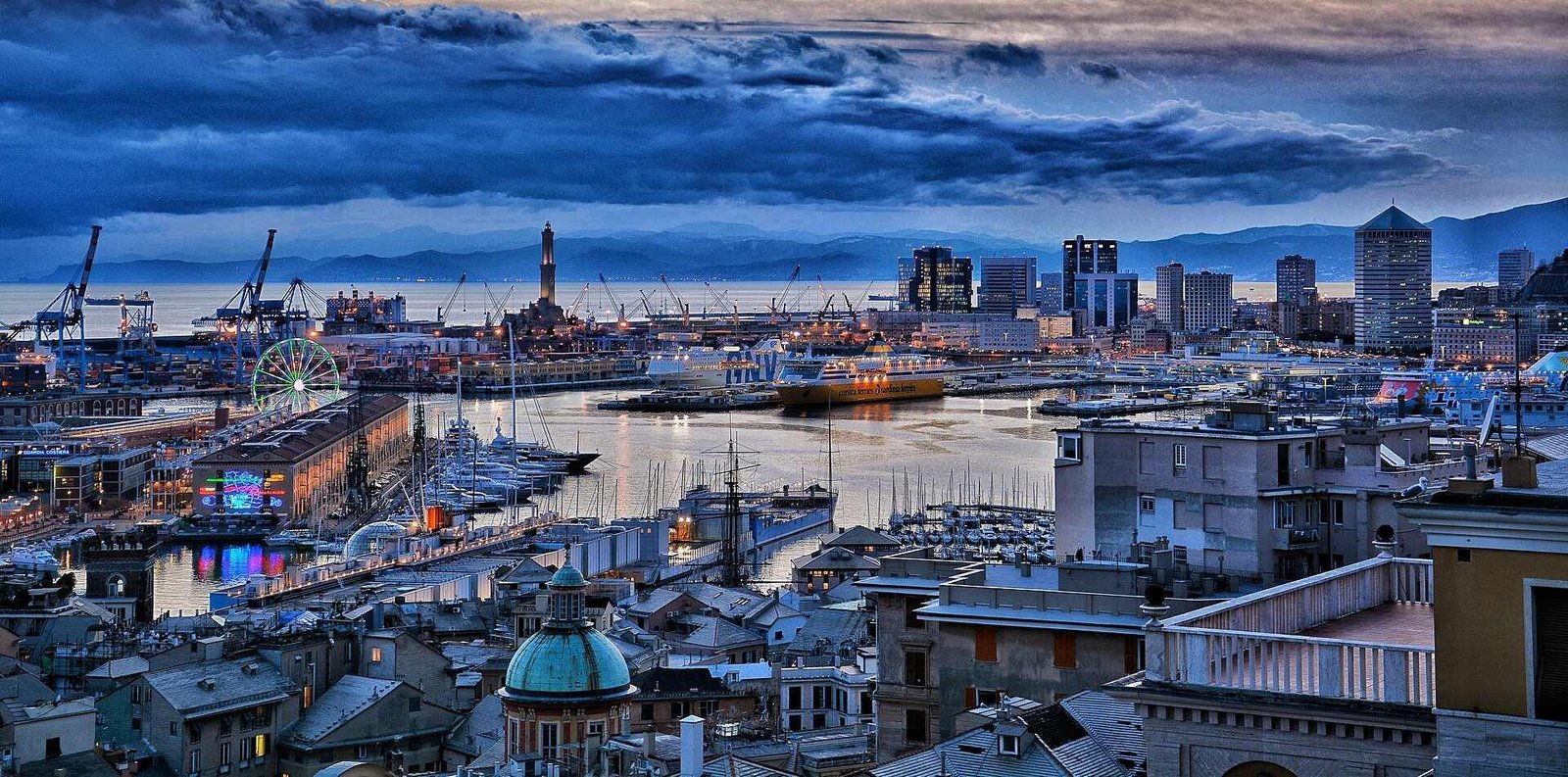 Panoramica della città di Genova