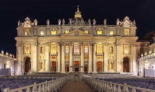 Roma, Basilica di San Pietro, facciata illuminata, al crepuscolo