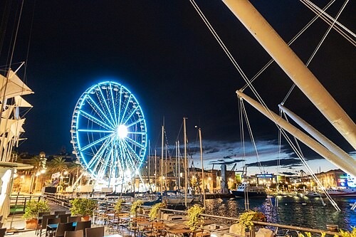 Genova, Porto Antico di sera con Bigo e Ruota panoramica