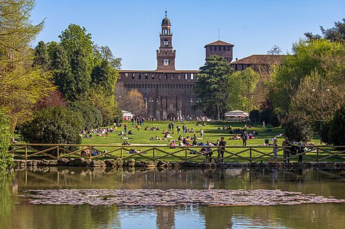 Milano, Castello Sforzesco visto dal Parco Sempione