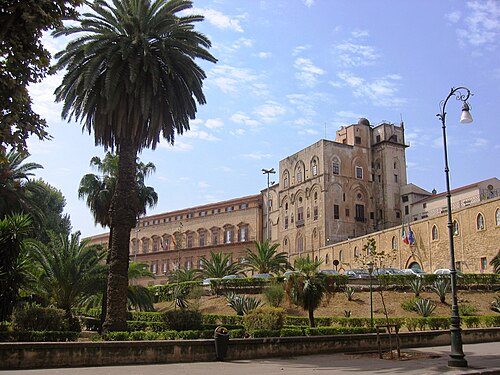 Palermo, Palazzo dei Normanni, visuale da via Vittorio Emanuele