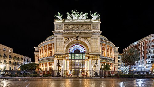 Palermo, Teatro Politeama Garibaldi di notte