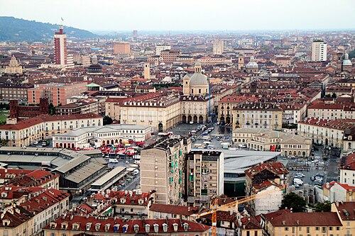 Panoramica di Porta Palazzo a Torino
