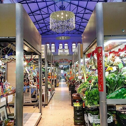 Bologna, interno del Mercato delle Erbe