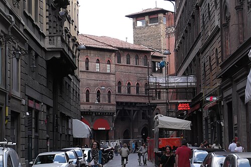 Bologna, scorcio del Quadrilatero, storico quartiere del centro cittadino