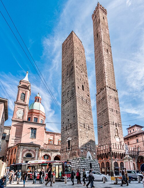 Bologna, panoramica delle Due Torri, Asinelli e Garisenda